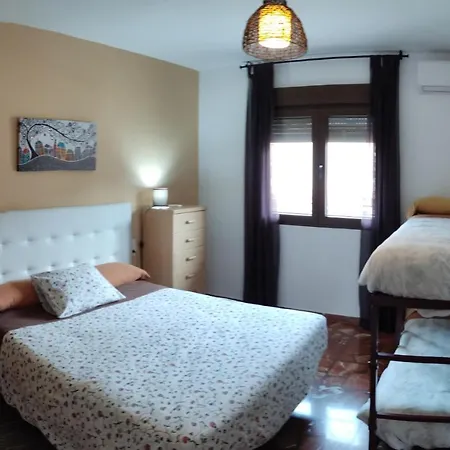 A 15' Granada, Piscina, Solarium, Futbolín, Casa Medina *