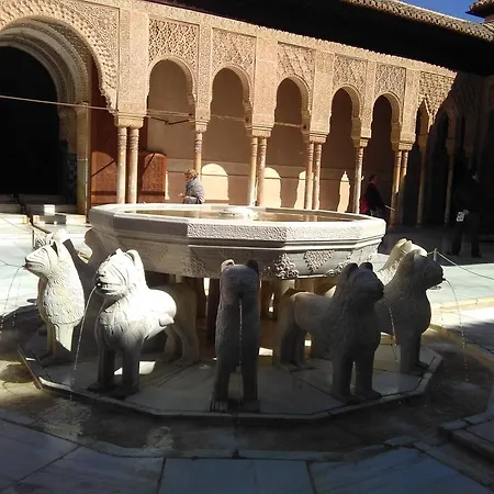 A 15' Granada, Piscina, Solarium, Futbolín, Casa Medina Güevéjar